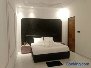 The Blue Lagoon Villa Udaipur - Image 2