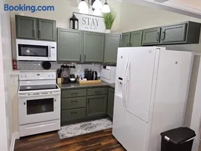 Oakwood Oasis-Studio w Laundry & Kitchen - Image 1