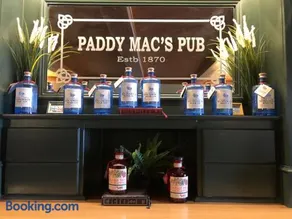 Paddy Mac's Self Catering Holiday Bar - Image 2