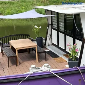 Nuit insolite à bord d'une péniche, 6 personnes - Image 2