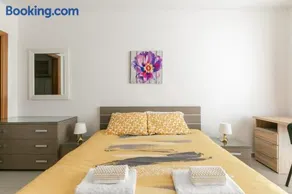 Amazing and Spacious w Side sea View - Image 2