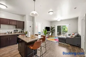 Stylish Apartment Close to Attractions - Image 4