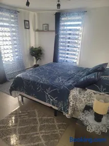 charming & comfy apartment, close to highway, wifi, netflix, amazon prime - Image 1