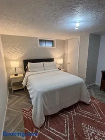 The retreat on 1st Street - Image 1