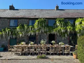 The Stable Yard House at Burtown House & Gardens - Image 3