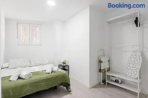 Apartment 1 Arganzuela Downtown Metro 8 people - Image 2