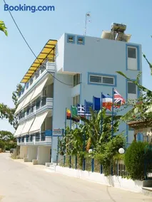 La Fontaine Apartments - Image 2