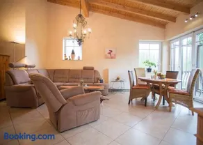 Attraente appartamento accogliente e familiare con piscina, terrazza e griglia | Vista sul giardino - Image 3