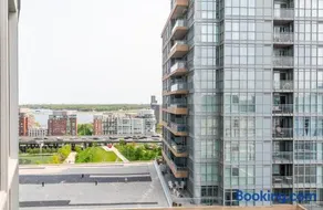 Spacious 1 Bedroom plus Den Condo Iceboat Terrace Downtown Toronto - Image 3