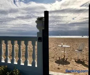 Boutique home the beach - Image 2