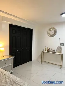 Luxury Guest Home - 10 Min to JFK - Image 4