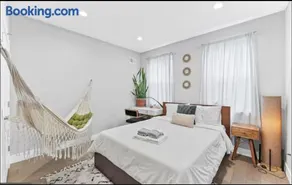 Game Day RoofDeck South Philly 4BR 3BA Home Just 10 Mins From Stadiums - Image 2