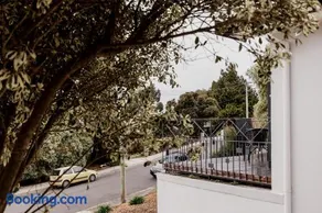 Seaside home with nearby beach access - Image 2