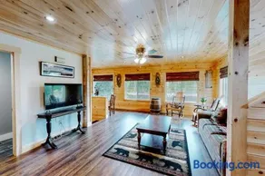 Charming riverfront home with mountain views & private dock - Image 3
