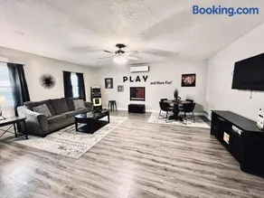 Entire 3 bedroom 1 and half bath home in Deer Park high speed wifi - Image 4