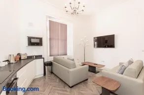 The Buckingham Suite - Image 2