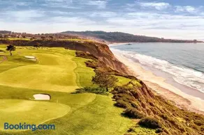 Sand Pebbles Resort - 1 Bedroom Condo in Great Location Right by the Beaches and Attractions - Image 2