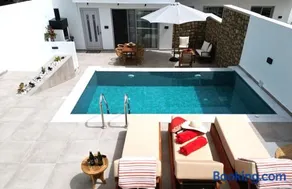 Valantina's & Mannouel Lardos Luxury Villas - Image 2