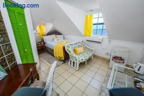 Deyna's City Inn - Image 2