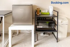 Large Double Room & Private EnSuite Bathroom, Badbury Park, Swindon, Near Great Western Hospital - Image 5