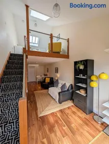 Fordingbridge New Forest Town Apartment - Image 4