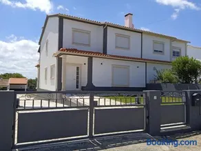 House in Alcobaça - Image 1