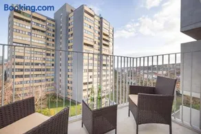Deluxe City Apartment with balcony! Free Garage Parking included! - Image 5