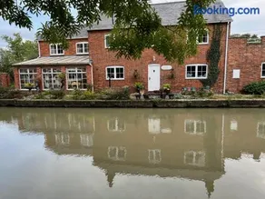 Canalside B and B - Image 1