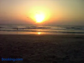 Peaceful and intimate by the sea - Image 2