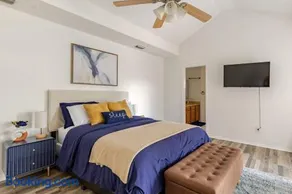 TX Home Away Large Patio, Smart TVs, FAST WiFi - Image 4