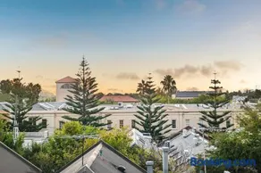 Beachside Gem with Gorgeous Views & Cafes Steps Away! - Image 4