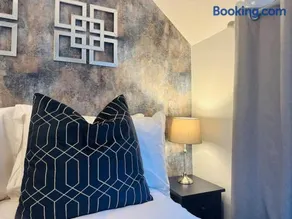 Home Away Luxury Living - Horley - Image 3