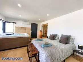 Suite Privative Jacuzzi Sauna de la Villa Del Castagnol - Image 3