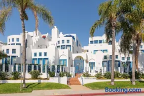 Walk to Water & Shops Ocean Views Villa - Image 1