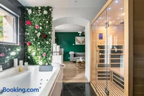 Sauna, jacuzzi, terrasse et parking - Image 3