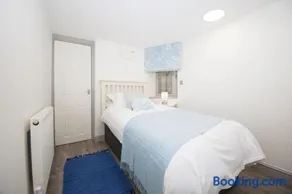 Stunning Cosy Cottage In Old Town Padstow Sleeps 4 - Image 4