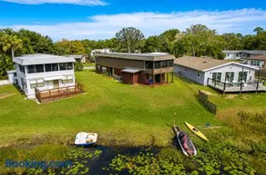 Cozy Lakefront Home - Image 4