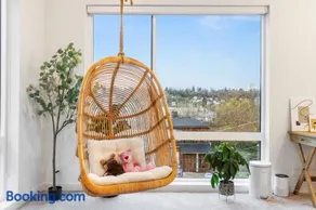 Luxe Central Home with Views & Rooftop - Image 1