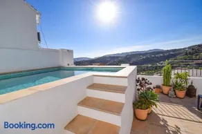 La Orza, Frigiliana Luxury center townhouse with pool and parking HansOnHoliday Rentals - Image 1
