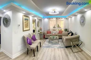 Super Luxury Family Home - 3 Bedrooms, 1 Full Bathroom and 1 Half Washroom with Free Parking, Wifi, Netflix - Image 1