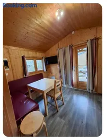 Cabane bois insolite vue montagne piscines famille - Image 2