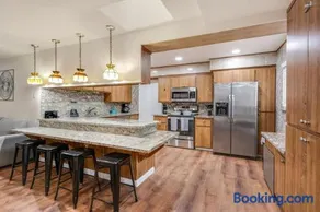 Newly Renovated Home Spacious Close 2 Hospital - Image 4