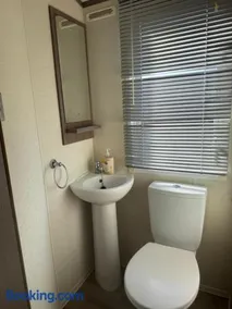 Willow Beach Retreat - Image 4