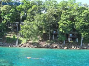 Treetop Guesthouse and Bungalows - Image 1