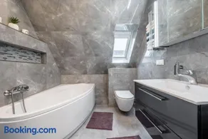 up to 3 private rooms with 2 bathrooms - Image 4
