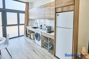 Apartamento luminoso con todas las necesidades - Image 2