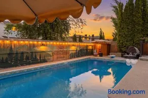The Evergreen Château - Pool & HotTub - Barrel Sauna - Gym - Image 1