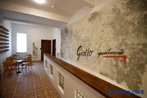 Giotto Apartments - Image 1