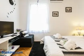 Bagi apartment in old town center - Image 1