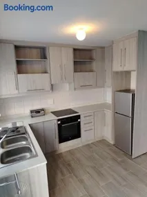 65 at Hawkins Street - Image 3